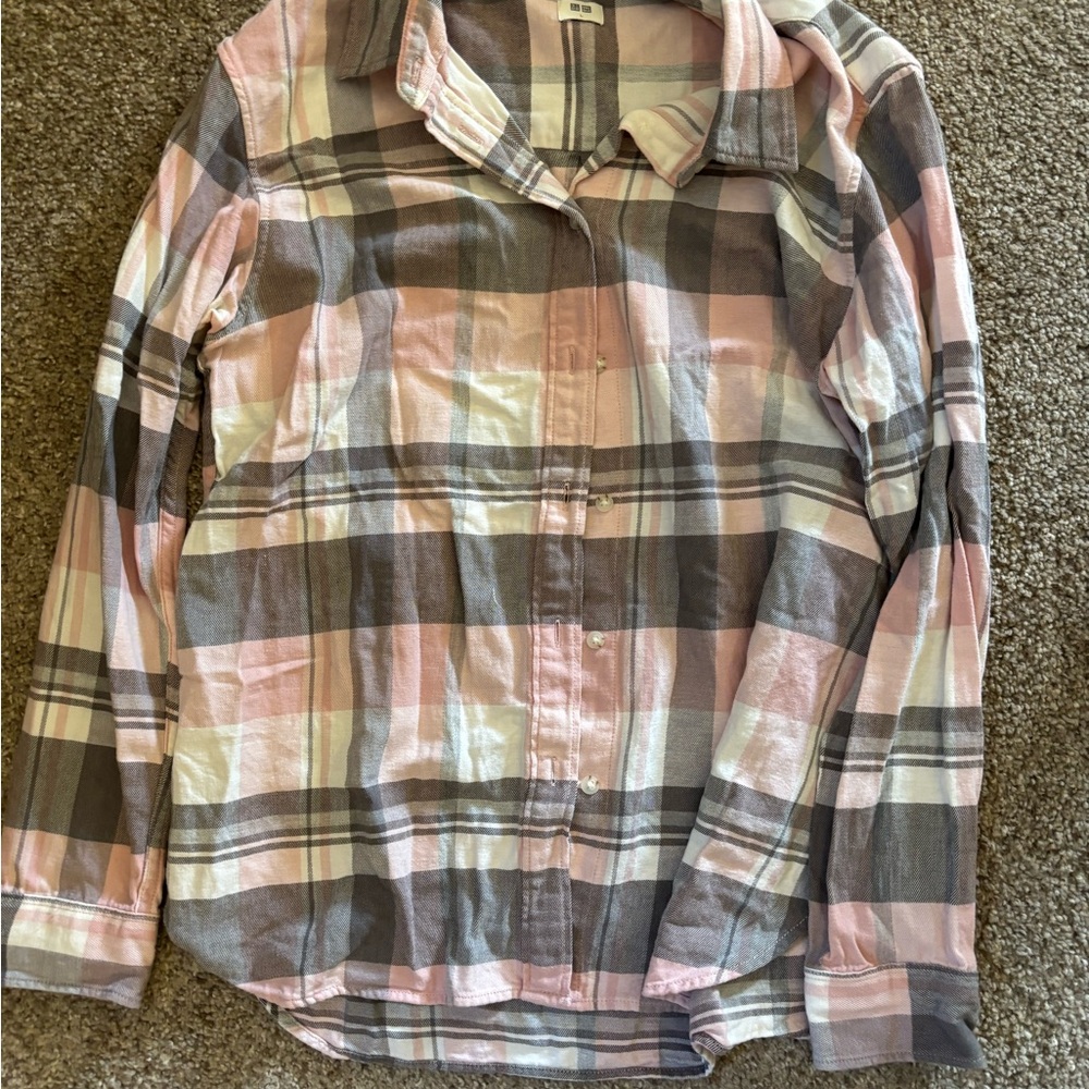 Uniqlo Women's Plaid Button Down Shirt in Pink and Gray